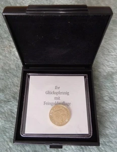 dt. Pfennig vergoldet 24 kt in Geschenkbox  Prägung 1988 Zeichen F - Bild 1 von 6