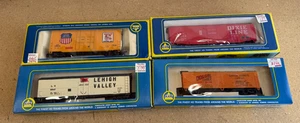 LOT of 4 AHM HO Box Car Mixed Lot - Picture 1 of 3