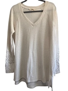 Weiche Umrandung Gr. XL elfenbein Waffelstrick V-Ausschnitt Top mit bestickten Ärmeln - Bild 1 von 6