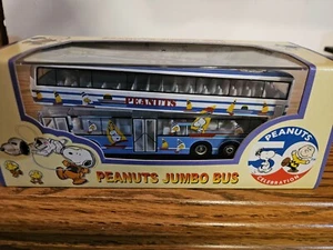 Peanuts / Sun Hing Toys: Die-cast Peanuts 50th Anniversary Jumbo Bus. - Picture 1 of 4