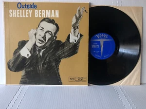 OUTSIDE SHELLEY BERMAN Original 1959 Verve Comedy VG+/VG+ - Imagen 1 de 5