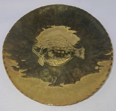 Alter Walter Gillwald Messing Teller Motiv Scholle Handarbeit 50er 60er Jahre 🐟 - Bild 1 von 4