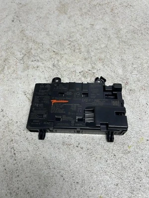 Módulo de control de cargador inalámbrico Mercedes Benz Gle350 2024 OEM ID 1779006715 Foto 1 de 4