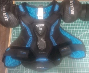 Bauer Vapor Volt SR Extra Large Youth Hockey Black & Blue Chest Guard NWT - Picture 1 of 5