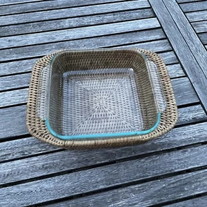 Pottery Barn Tava Handwoven Rattan Square Baker Pyrex Honey Tan 2 qt NWOB - Picture 1 of 5