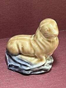 Figurine thé rose rouge Wade Whimsies Seal Angleterre
