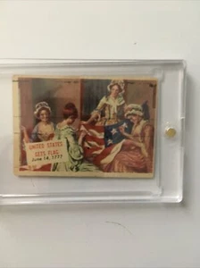 TOPPS VINTAGE 1954 SCOOP CARD#93:UNITED STATES GETS FLAG JUNE 14,1777  - Picture 1 of 2