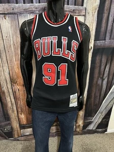 Dennis Rodman Chicago Bulls Black & Red 1997-98 Throwback Jersey Small NWOT - Picture 1 of 7