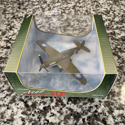 GI JOE HASBRO ACES FIGHTERS OF WWII P-40B KITTYHAWK AIRPLANE NO 57673 1:72 SCALE - Image 1 of 4