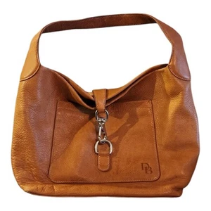 Bolso de hombro Hobo con bloqueo con logotipo de Dooney & Bourke de cuero tostado Cartera DB - Imagen 1 de 14