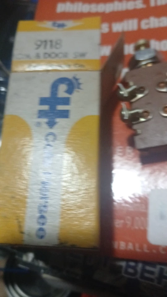 Interruptor momentáneo de puerta Cole Hersee 9118 Foto 1 de 1