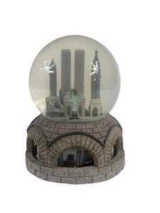 VTG Macy's Twin Towers/New York City Skyline Animated Musical Snow Globe Works - Picture 1 of 10