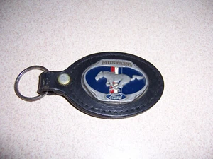 Vintage Leder & Zinn Ford Mustang Schlüsselanhänger Key Fob - Bild 1 von 2