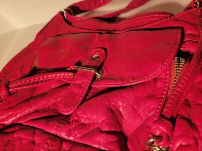 BOLSO BANDOLERA/HOMBRO NATURALIZADOR ROSA OSCURO CUERO GRANULADO MONEDERO Foto 1 de 4