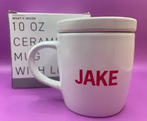 Tazza bianca ceramica 10 once "Jake From State Farm" con coperchio sottobicchiere - nuova con scatola - Foto 1 di 13