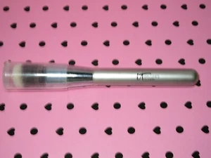 IT Cosmetics Ulta Airbrush Blurring Foundation Brush #101 NIP - Picture 1 of 2