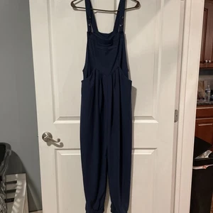 Halara Women Size Medium Navy Adjustable Strap Casual Overalls Jumpsuit Comfort - Picture 1 of 10