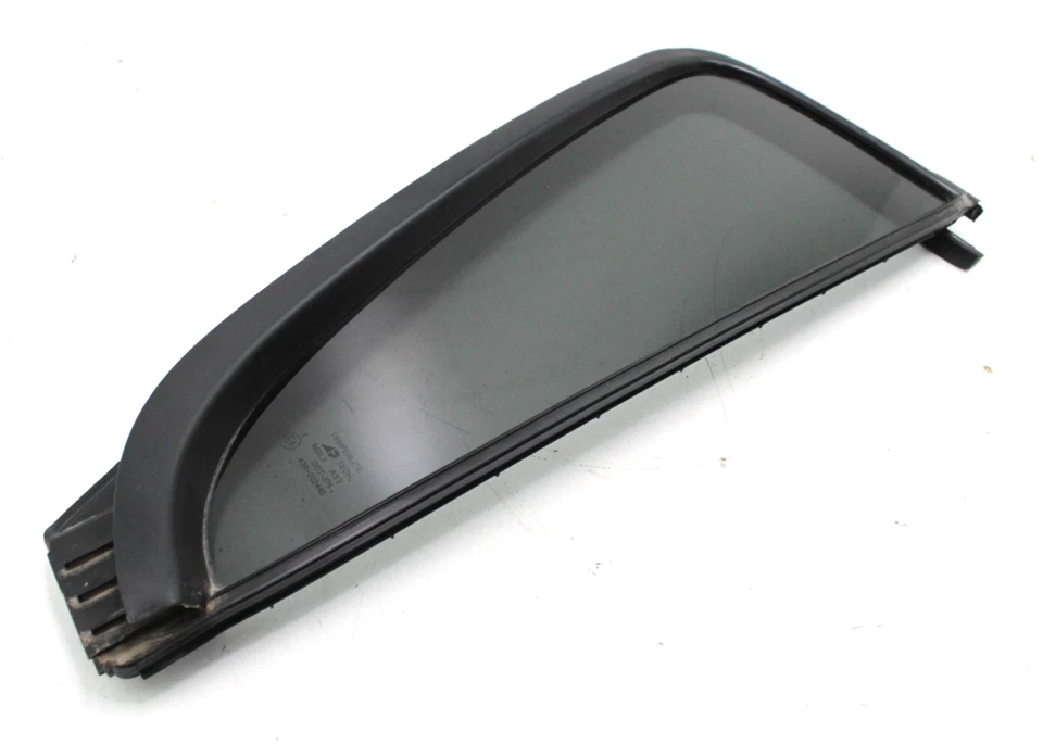 Panel de vidrio ventana de ventilación trasera derecha Nissan Armada 2005-2014 82262-ZQ10A OEM Foto 1 de 4