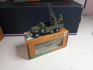 FRANCE-JOUETS CAMION MILITAIRE DODGE MITRAILLETTES BON ETAT DANS SA BOITE - Imagen 1 de 9