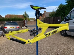 Specialized Big Hit II 26" - Medium - Fully Rebuilt + Fox RC4 - Downhill Frame - Picture 1 of 12