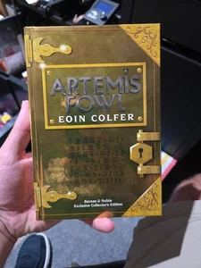 Artemis Fowl Eoin Colfer, HB Book, Barnes & Noble Exclusive Collector's Edition - Bild 1 von 2