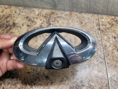 Оригинальная камера с передней решеткой и эмблемой Infiniti QX56 2011-2013 годов выпуска 284F11BA1E - Изображение 1 из 4