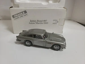 Danbury Mint 1964 Aston Martin DB5, James Bond 007 Silver 1/24 Diecast With Box - Picture 1 of 12