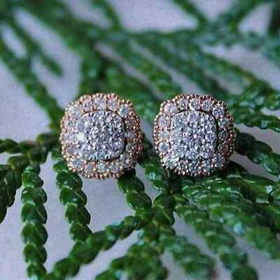 Aretes con racimo de diamantes de corte redondo de 2 quilates enchapados en oro amarillo de 14 k Foto 1 de 4