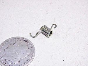 86 HONDA TG50 GYRO S SEAT SADDLE LATCH CATCH RETURN SPRING - Bild 1 von 3