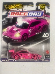 HOT WHEELS CAR CULTURE RACE DAY ROXY PORSCHE 911 GT3 R CHASE A20 With Protector - Picture 1 of 13
