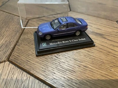 Coche modelo Hongwell Mercedes-Benz Clase S Sedán Azul 1:72 Foto 1 de 4