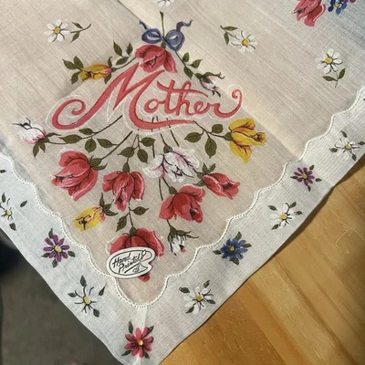 Pañuelo Madre Vintage, Años 50 PINTADO A MANO ROSA CON FLORES con Etiquetas Nuevo de Lote Antiguo Foto 1 de 4