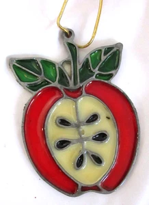 Vitral de manzana vintage hecha a mano Suncatcher rojo 3,75" x 2,75" en muy buen estado - Imagen 1 de 4