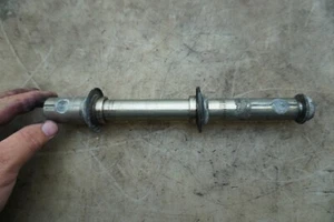 08 YAMAHA R6R R6 R FRONT AXLE WITH SHIMS E-4672 - Picture 1 of 6