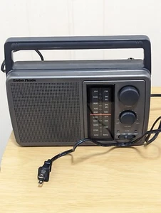 Radio Shack AM/FM Portable Radio Receiver VTG Realistic Model 12-726 Works AC/DC - Picture 1 of 4