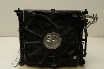 Conjunto de ventilador radiador de refrigeración motor turbo 23-25 Kia Sportage Hybrid EX 1,6 L *ReaD* Foto 1 de 4