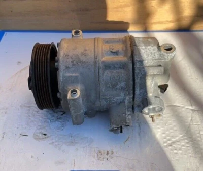 Compresor de aire acondicionado Volkswagen Passat, 2012-2015 Foto 1 de 4