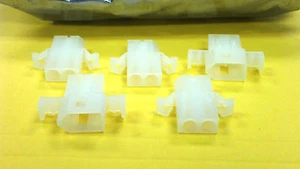 Molex 1545 Nuevo Montaje en Panel de Paso de 2 Vías y Conectores Colgantes Libres (CANTIDAD 65) - Imagen 1 de 2