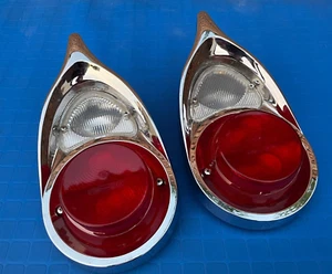 Ford Taunus 17M 1959 a 1960 lámpara luz trasera lente OEM NOS Hella x 2 - Imagen 1 de 24
