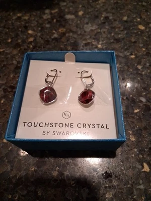 Pendientes Lulu Rojo Brillante Cristal Piedra de Toque de Swarovski Foto 1 de 4