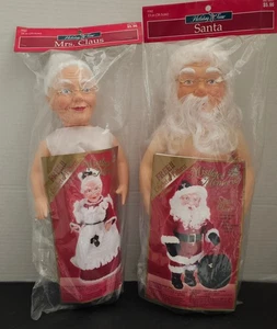 NEU Holiday Time 15 Zoll Mr und Mrs Claus Mistelzweig Erinnerungen Deko Puppe - Bild 1 von 10