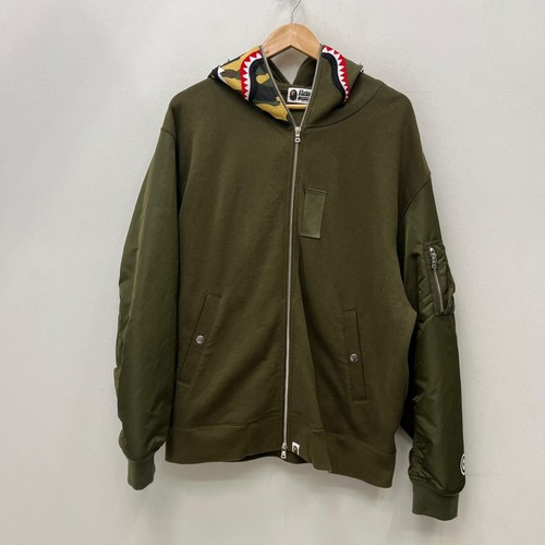 A BATHING APE (BAPE) Felpa con cappuccio e zip A Bathing Ape nylon squalo kaki L usata