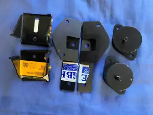 MGB V8 CONVERSION ENGINE MOUNTING BRACKETS & RUBBERS & WELD ON MOUNTS - Picture 1 of 2