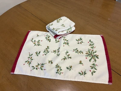 2 toallas de mano Lenox Christmas Holly para invitados 18x11 Foto 1 de 4
