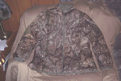 Womens Medium Camo Jacket Realtree Camo Puffer Coat Reversible Green Jacket - Image 1 of 4
