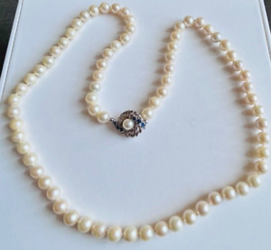 Perlenkette Perlencollier Akoya Perlen 585 er Weißgold Verschluß Saphir 67 cm