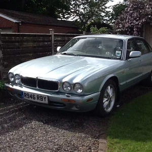 Jaguar XJ8 4.0L - Picture 1 of 10
