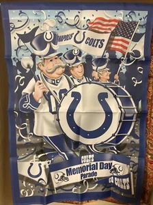 NFL Indianapolis Colts Bandera 28”x39.5” Día de los Caídos Desfile Tambor “Go Colts” Usado - Imagen 1 de 9