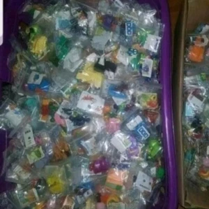 100x Ü-Ei Steckfiguren aus den 90er Jahre. - Bild 1 von 1