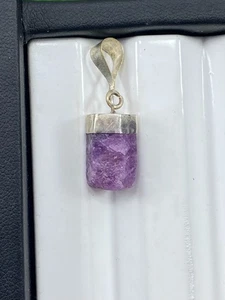Colgante de rubí natural de 14 quilates rosa púrpura con joyas de piedras preciosas curativas - Imagen 1 de 6